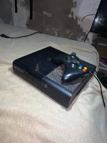 Xbox 360, com pen drive e controle, aceito rolo.