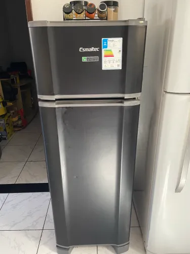 Vende-se geladeira Esmaltec