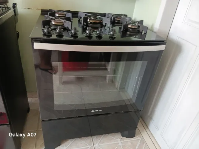 Vendo fogão 5 bocas mesa de vidro.