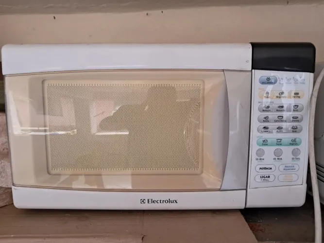 Micro-ondas Electrolux 21 litros USADO