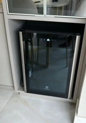 ADEGA ELECTROLUX 24 GARRAFAS