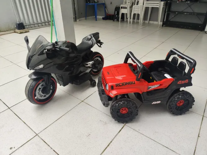 Carrinho e moto infantil 