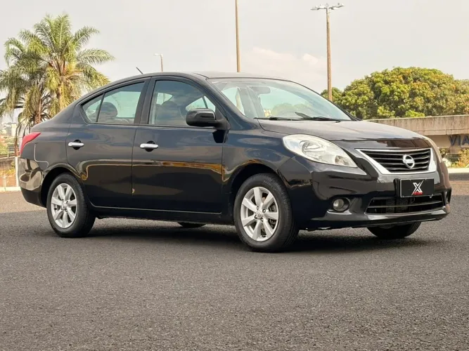Nissan Versa SL 1.6 16V Flexstart 4P Mec. 2013