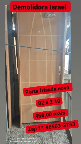 Porta frisada nova