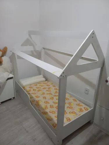 Cama montessoriano.