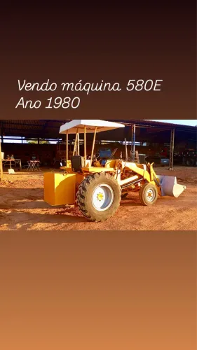 Vendo máquina 580 E ano 1980