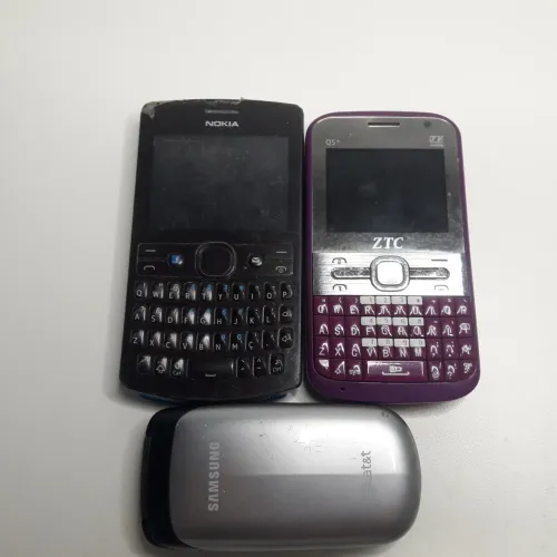 Lote 3 celulares sem bateria leia a descrição