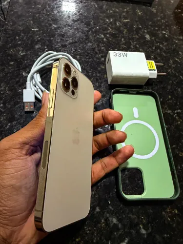 iPhone 12 Pro Dourado