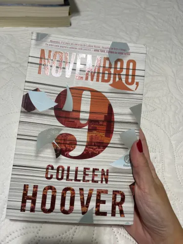 Livro - novembro 9 - Colleen Hoover
