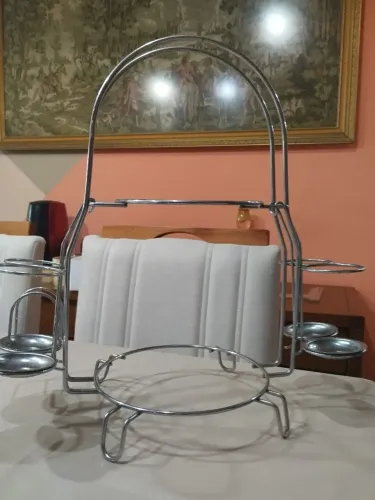 Suporte de pratos para serviço