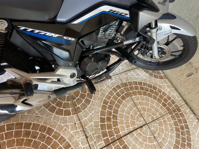 CG Titan 160 zerada de tudo , documentação ok , quitada , edição 40 anos 