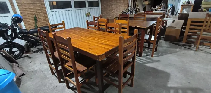 Mesa de Madeira Maciça/Teca