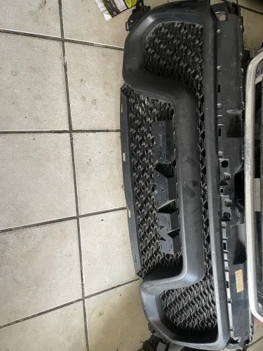 Tela grade RAM 1500 rebel