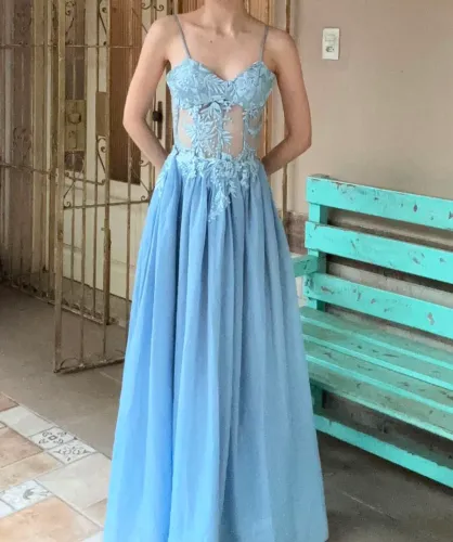 Vestido festa azul claro bordado.