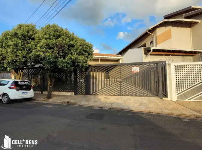 Casa residencial próximo ao Estádio Teixerão