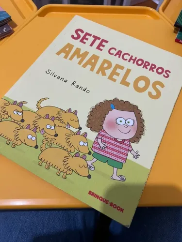 Livro Sete cachorros amarelos