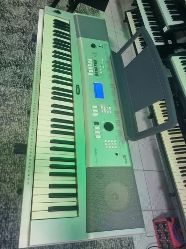 Teclado Yamaha DGX-220