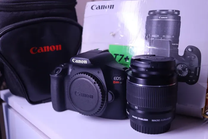 Canon REBEL T7+ com 18-55mm