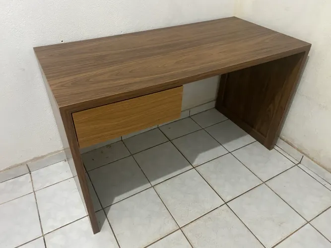 Mesa de estudos com gaveta 1,28x59,5