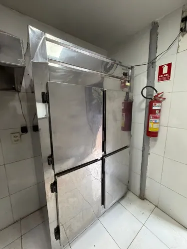 Vendo Geladeira comercial gelopar 4p