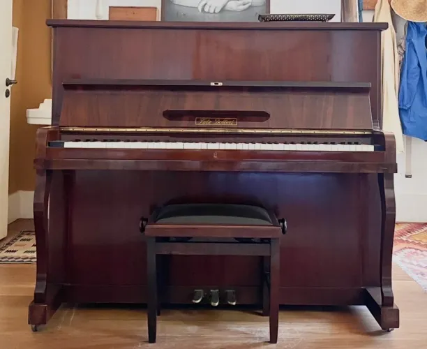 Piano Fritz Dobbert vertical (de parede) + banqueta