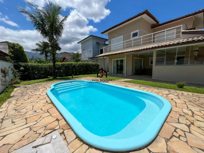 Sobrado com 3 suítes no Condomínio Ubatuba Country Clube em Ubatuba