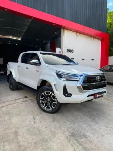 Toyota Hilux CD SRX Plus 4X4 2.8 TDI Die. Aut. 2024