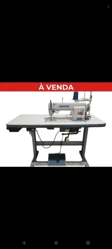 Uma máquina reta industrial