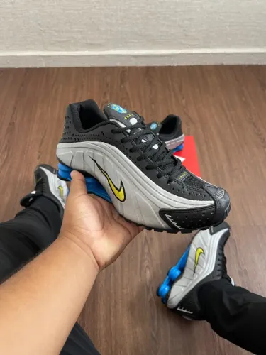 Tênis Nike Shox R4 Especial Copa Cor: Preto/Azul/Amarelo - Disponível 38 AO 43