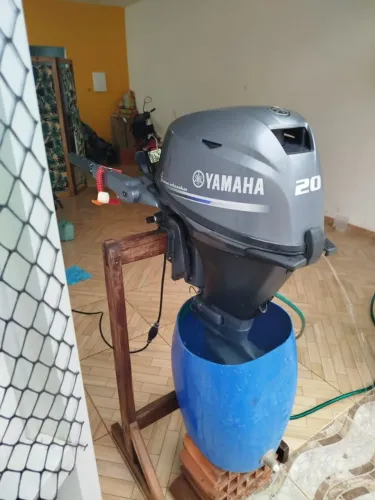 Motor de popa 20 Hp Yamaha 4 tempos 