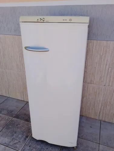 Geladeira usada, funcionando bem
