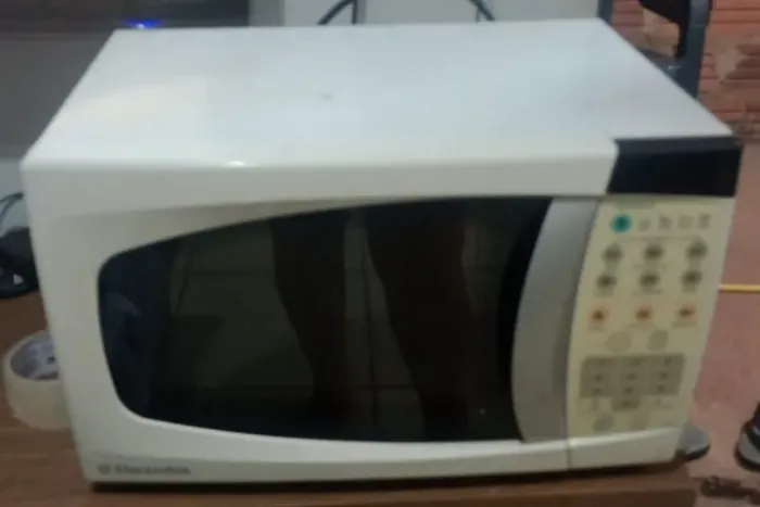 microondas 18 litros bem conservado esquentando bem 127 w