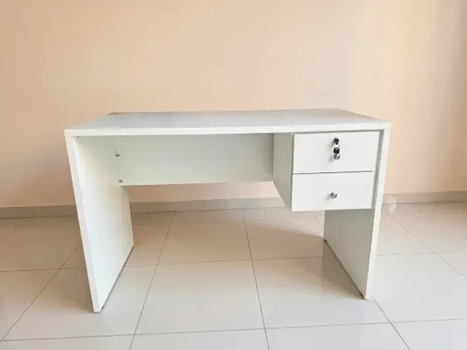 Mesa de Escritório 2 Gavetas - Excelente Estado!