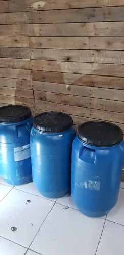 Bombona / galões de plástico 80 litros usados com alimentos