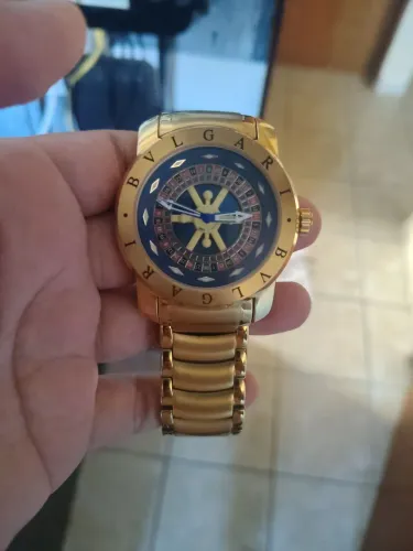 Relógio Bvlgari Dourado.