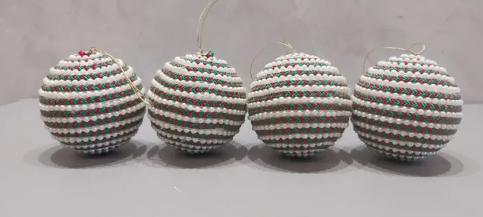 NATAL: 4 bolas para decoração de árvore - 8cm 