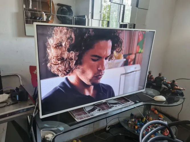 TV 42 PHILIPS SMART BRANCA