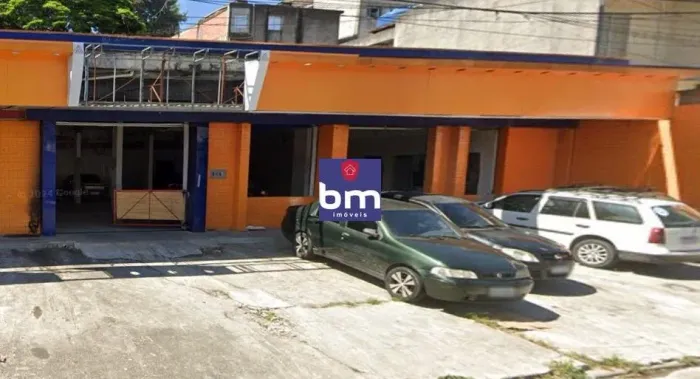 Excelente Oportunidade de Negócio!  À venda salão comercial, com 600 m², perfeitos para qu
