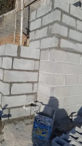 Eu sou pedreiro estou disponível para trabalhar
