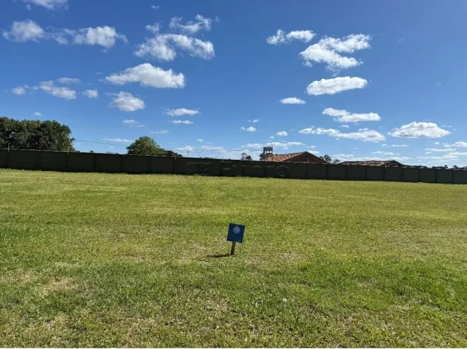 Lote à venda no Condomínio Riviera.