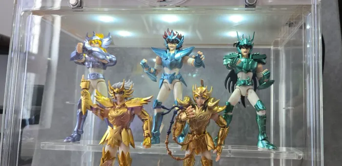 Caixa de Exibição para Action Figures 6 LEDs, Porta Magnetica, prateleiras Ajustaveis
