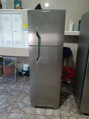 Geladeira inox Eletrolux Frost Free frete grátis