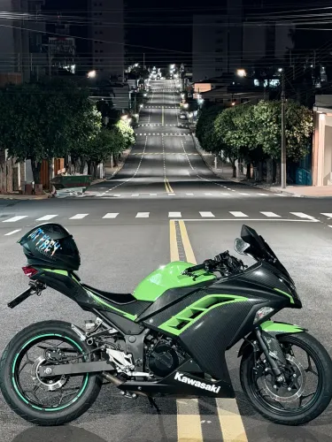 Kawasaki ninja 300 baixa quilometragem