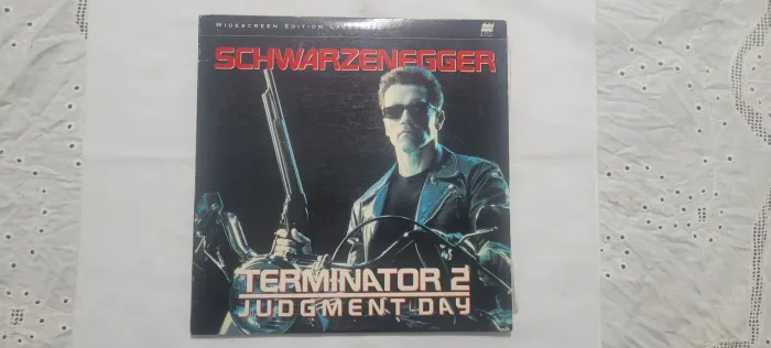 LASERDISC- TERMINATOR 2 JUDGMENT DAY
