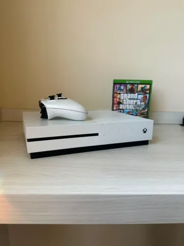 Xbox one S com GTA 5