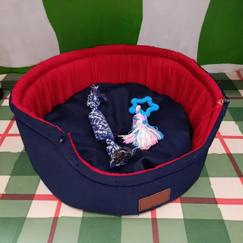 Cama Fábrica Pet (Azul/Vermelha) + Brinquedos de Brinde
