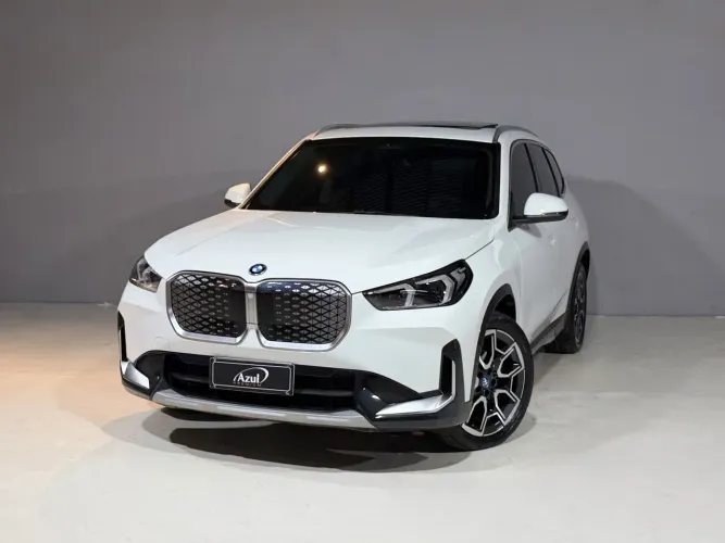 BMW IX1 Edrive 20 X-line (elétrico) 2025