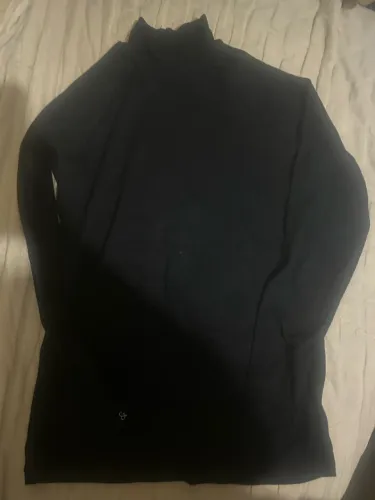 camiseta manga longa, gola alta. New old. Nova.