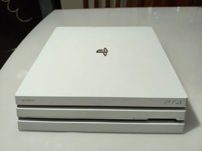 Playstation 4 Pro Glacier White CUH7016B