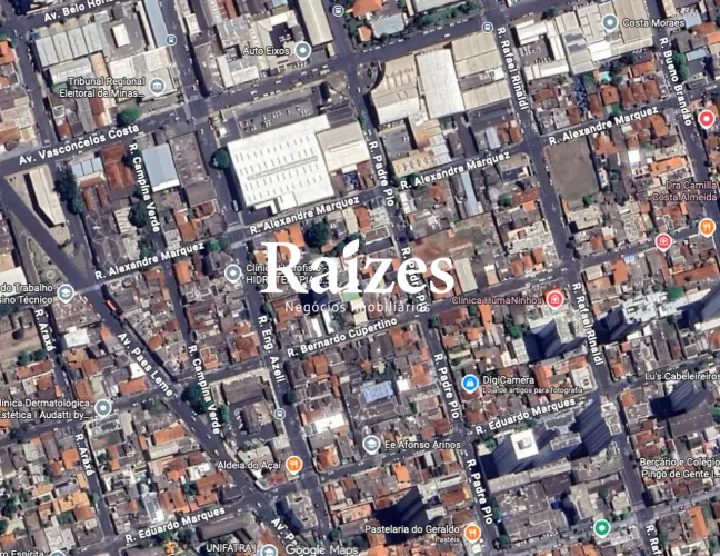 Área Comercial/Industrial à venda no Bairro Martins em Uberlândia com 1.751 m²
